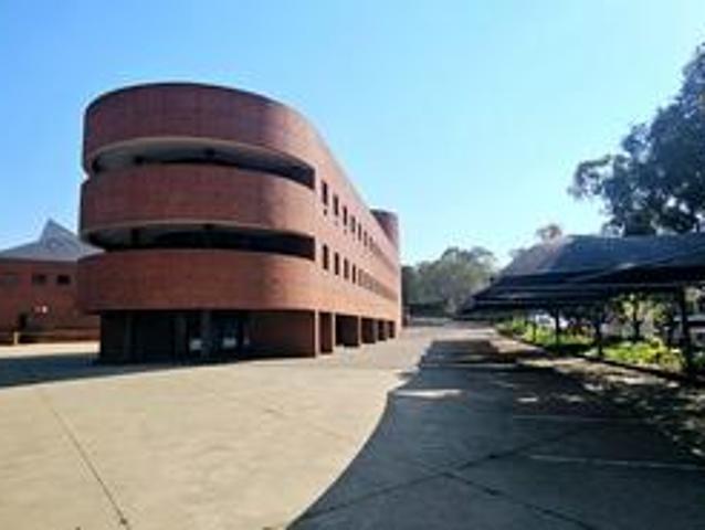 3229sqm office with warehouse space.