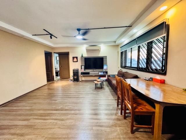 322 Bukit Batok Street 33 HDB Apartment For Sale, $540,000, 3 Bed 2 Bath 1,054 sqft $512.00 psf