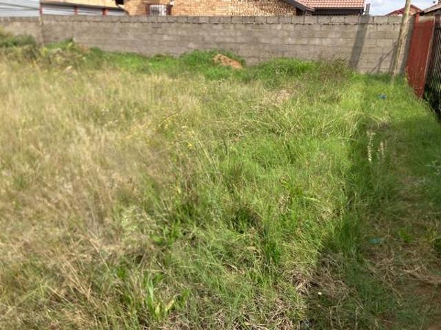 322 m² Land available in Roodewal