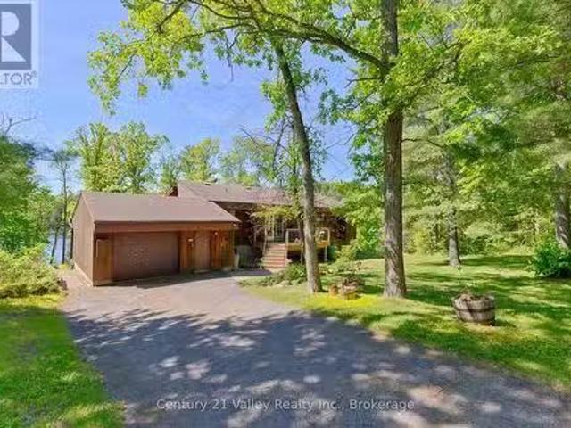 3233 Calabogie Road, Greater Madawaska, ON, K0J 1H0 house fo.