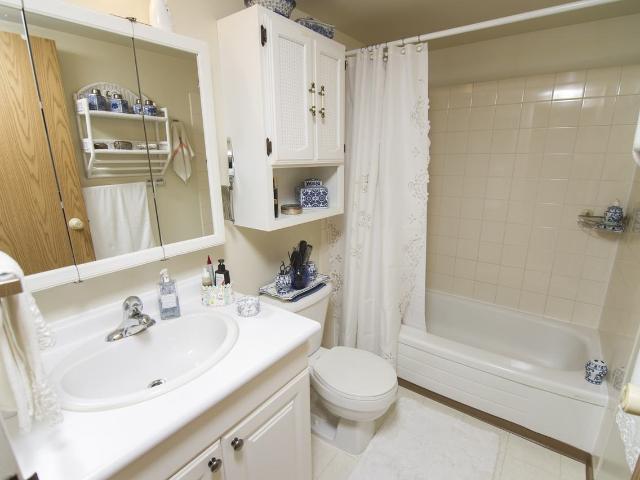 3233 Silver Avenue 1 Bedroom Apartment for Rent at 3233 Silver Ave, Winnipeg, MB R2Y 2H6 Heritage Park
