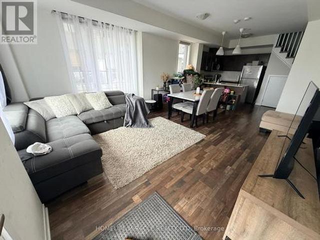 323 1 Whites Road, Pickering, ON, L1V 1R4 townhouse for lease | Listing ID E13497 | Royal LePage