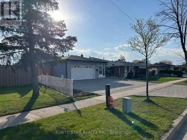 3246 Oakglade Crescent, Mississauga, ON, L5C 1X3 house for lease | Listing ID W13509 | Royal LePage