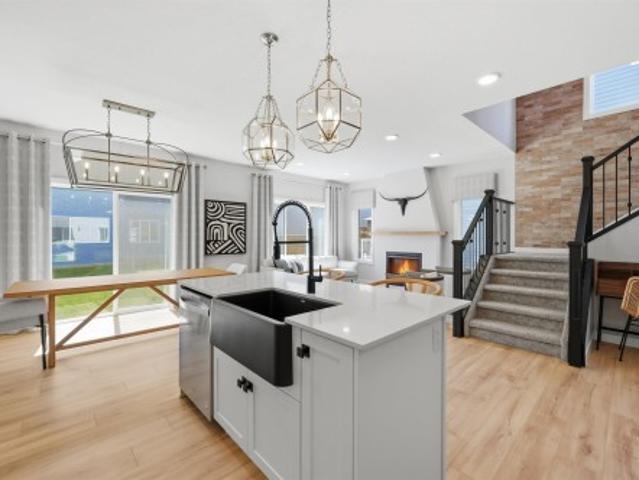 3243 Dixon Way Sw, Edmonton, AB, T6W 5K9 house for sale | Listing ID E4499 | Royal LePage