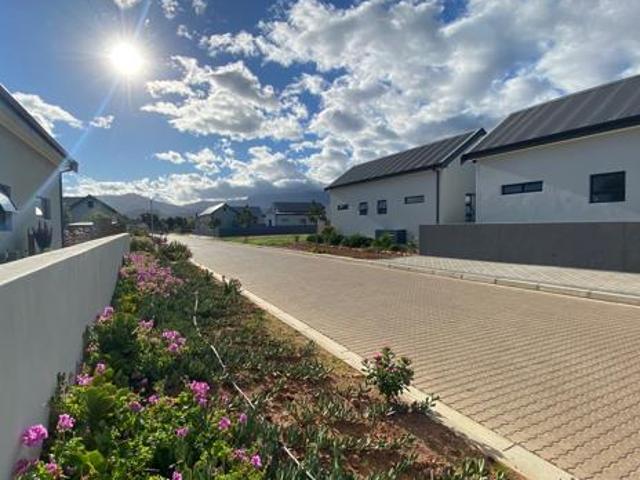 324 m² Land available in Robertson