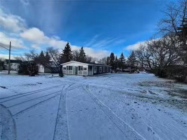 325 3Rd Avenue, Rapid City, MB, R0K 1W0 house for sale List.