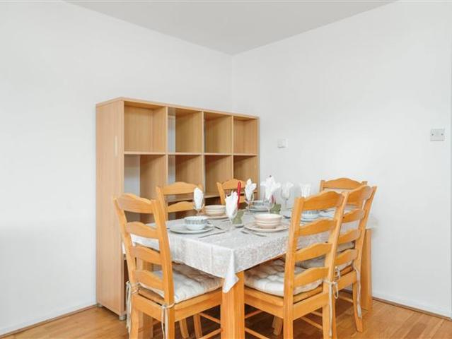 325,000 | Apartment 67, GRIFFITH HALL, Block E, Glandore Road, Drumcondra, Dublin 9 Kelly Bradshaw 4972 MyHome. Ie Residential