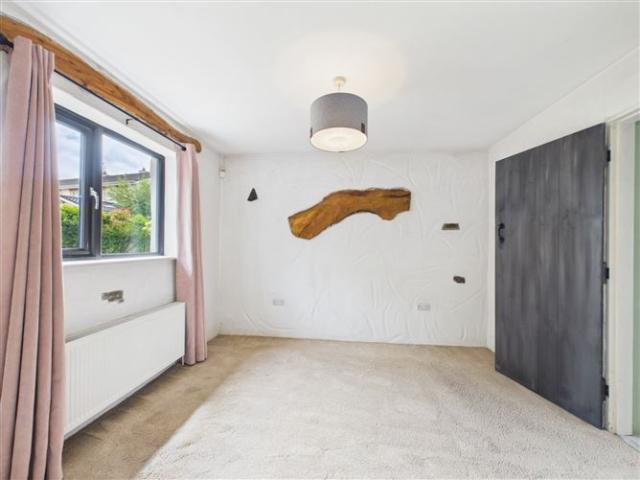 325,000 | Lisieux, 4 Clon Road, Ennis, Co. Clare Sherry FitzGerald McMahon 5007 MyHome. Ie Residential