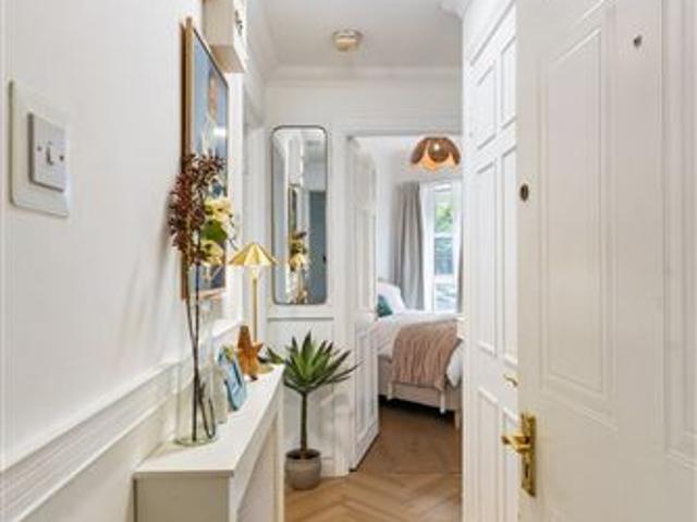 325,000 | 116 The Waterside, Charlotte Quay, Dublin 4 DNG Donnybrook 5022 MyHome. Ie Residential