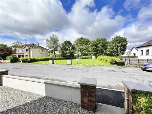 325,000 | 2 Cregg Close, Oughterard, Galway, County Galway Spencer Auctioneers 5004 MyHome. Ie Residential