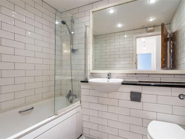 325,000 | 4 Newmarket Hall, Newmarket Square, Dublin 8 DNG Central 4916 MyHome. Ie Residential