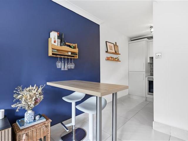 325,000 | 55 Trinity Square, South City Centre, Dublin 2 Owen Reilly 5017 MyHome. Ie Residential