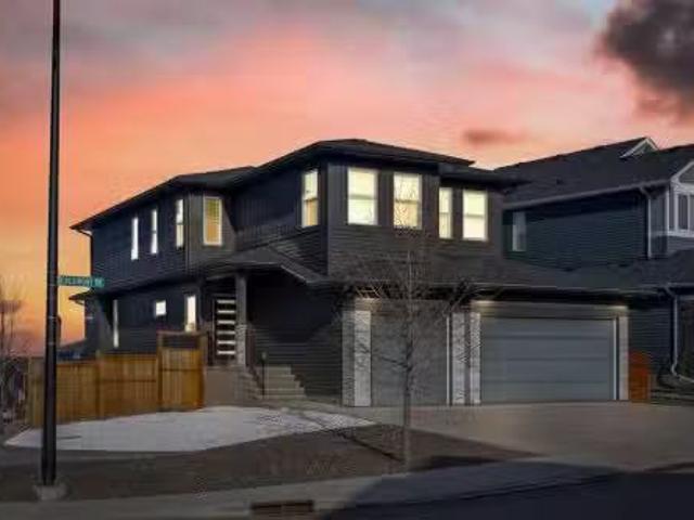 325 Crestmont Drive Sw, Calgary, AB, T3B 6G9 house for sale.