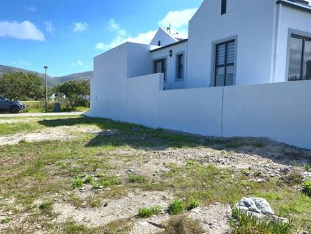 325 m² Land available in Franskraal