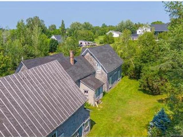 325 Savoie St, Caraquet, NB, E1W 1A3 house for sale | Listing ID NB143627 | Royal LePage