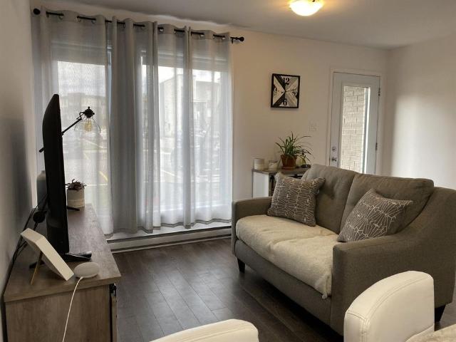 327 1 327 Avenue De L'Hippodrome, Aylmer