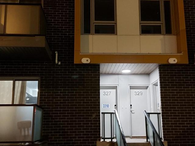 327 2 Eglinton Avenue E, Scarborough | 3Beds/3Bath, Townhouse, $2,800/mo | Condos. Ca