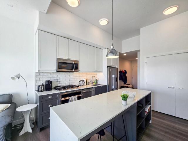 327 9A Street NW Annex 1 Bedroom Apartment for Rent at 327 9a St Nw, Calgary, AB T2N 1T7 Sunnyside