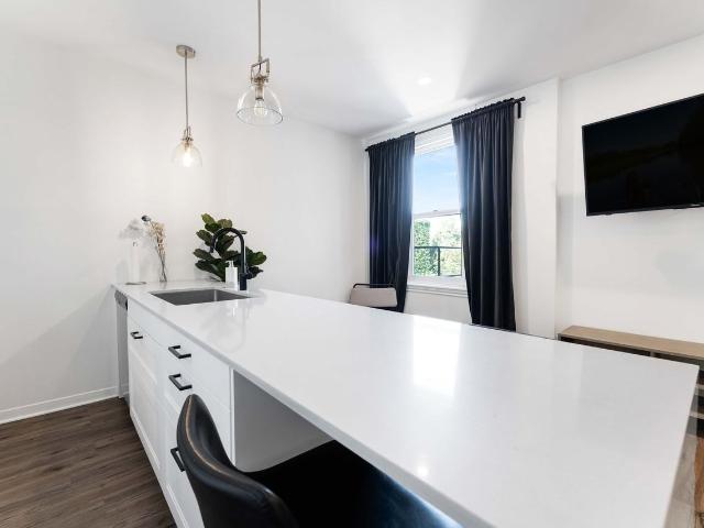 327 Catherine Street 1 Bedroom Apartment for Rent at 327 Catherine St, Ottawa, ON K1R 5T4 Centretown