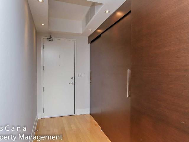 327 Breezehill Avenue South 2 Bedroom Apartment for Rent at 327 Breezehill Ave S, Ottawa, ON K1Y 1R6 Civic Hospital