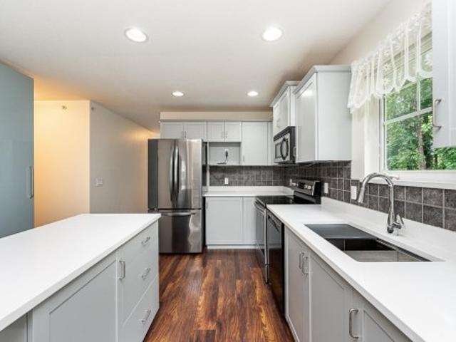 328 3 Riverbend Drive, Coquitlam, BC, V3C 6R1 Single Family Property For Sale | Listing ID R3140 | Royal LePage