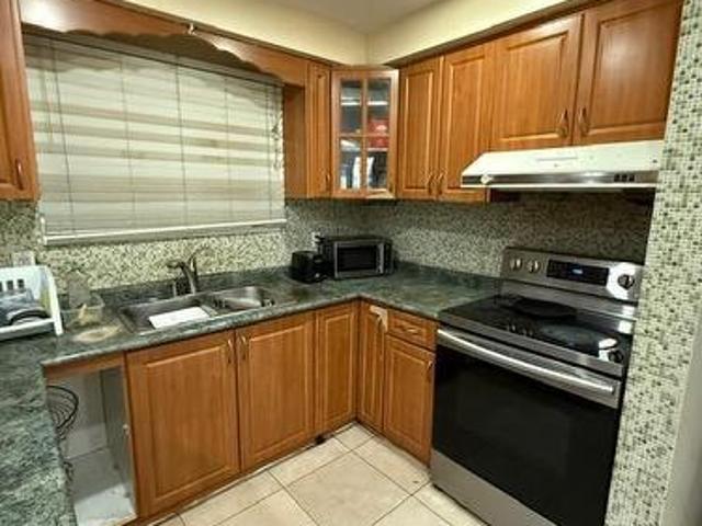 3291 Brandon Gate Drive, Mississauga, ON, L4T 2G3 house for lease | Listing ID W13235 | Royal LePage