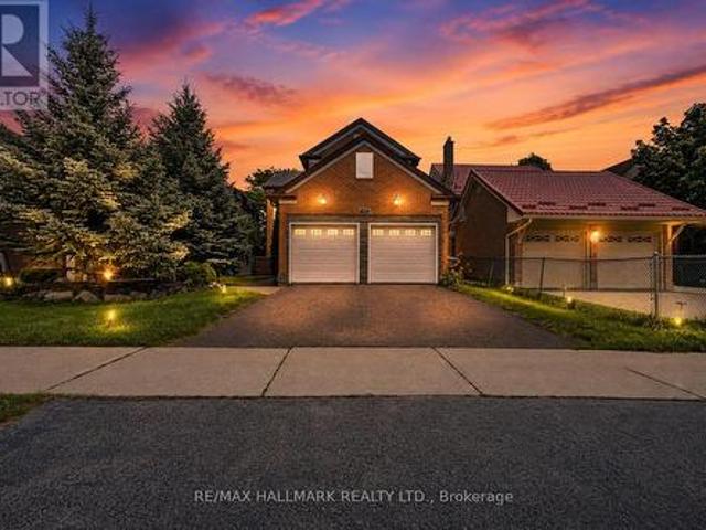 329 Kingsbridge Garden Circle, Mississauga, ON, L5R 1K9 house for sale | Listing ID W13565 | Royal LePage