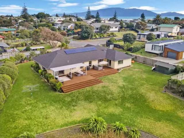 32 Titoki Road, Waikanae Beach, Kapiti Coast For Sale