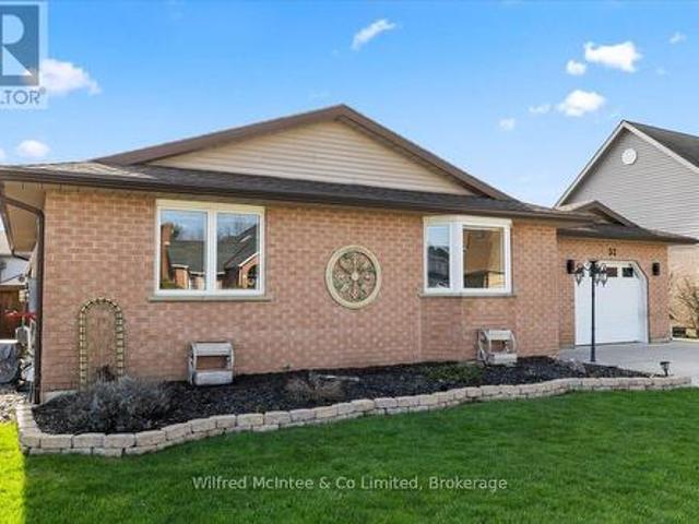 32 West River Road, Brockton, ON, N0G 2V0 house for sale | Listing ID X13126 | Royal LePage