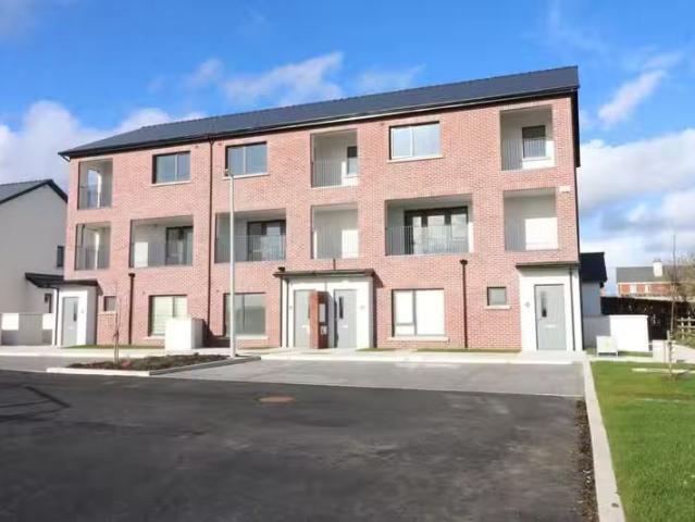 32 Amharc Abhann, Knock Hill, Ennis Road, Co. Limerick, V94582.