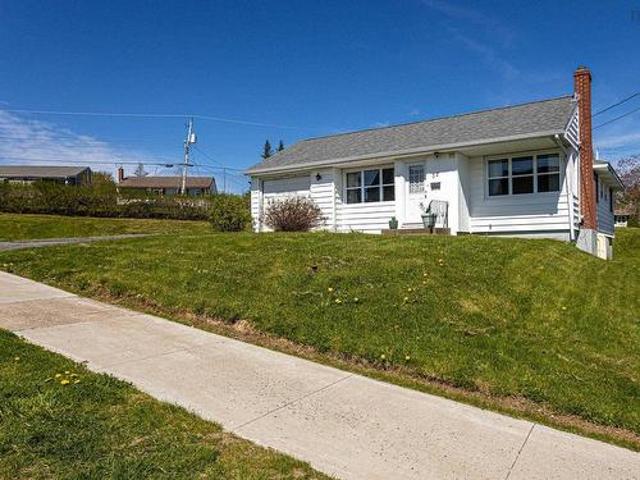 32 Arvida Avenue, Halifax, NS, B3R 1K6 house for sale | Listing ID 202612 | Royal LePage