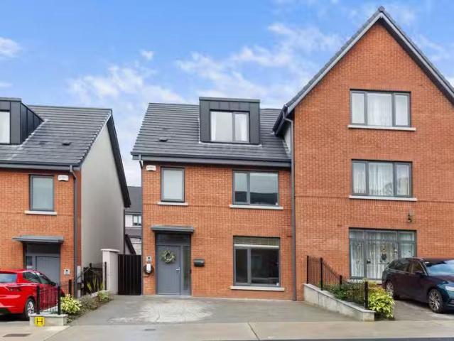32 Beech Park, Cabinteely, Dublin 18, D18NDF8 is for sale