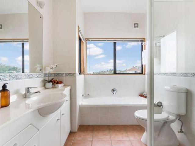 3/2 Colonial Rd, Birkenhead, North Shore City