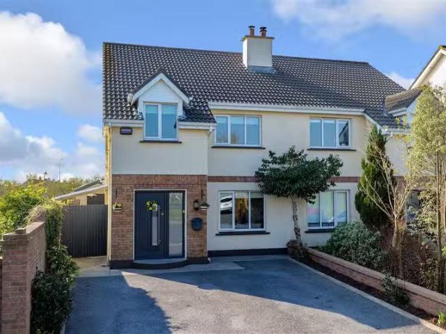 32 Cluain Mhór, Knocknacarra, Galway City
