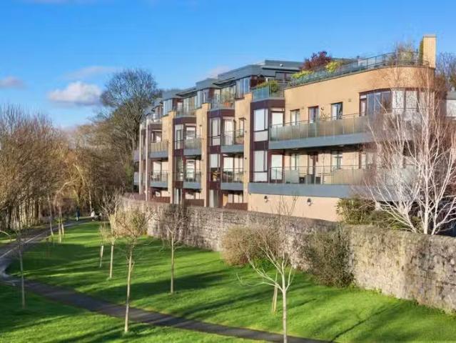 32 Dodderbank, Milltown, Dublin 6, D14R276 is for sale