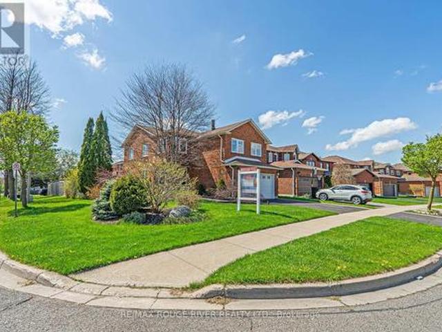 32 Fencerow Drive, Whitby Rolling Acres, ON, L1R 1Y4 house for sale | Listing ID E12130 | Royal LePage
