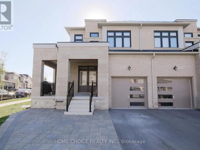 32 FERRAGINE CRESCENT