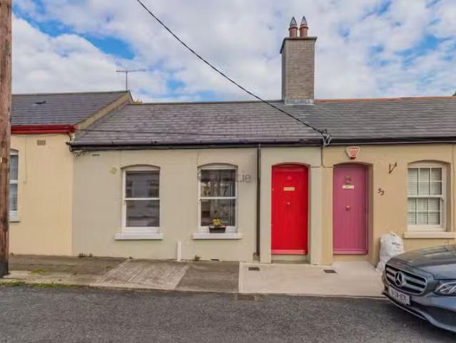 32 Findlater Street, Glasthule, Glasthule, Co. Dublin is for r.