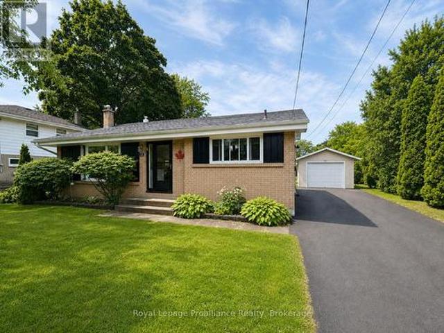 32 Glen Road, Belleville Ward, ON, K8P 4G1 house for sale | Listing ID X13695 | Royal LePage