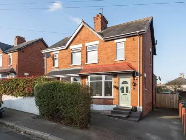32 Holland Crescent