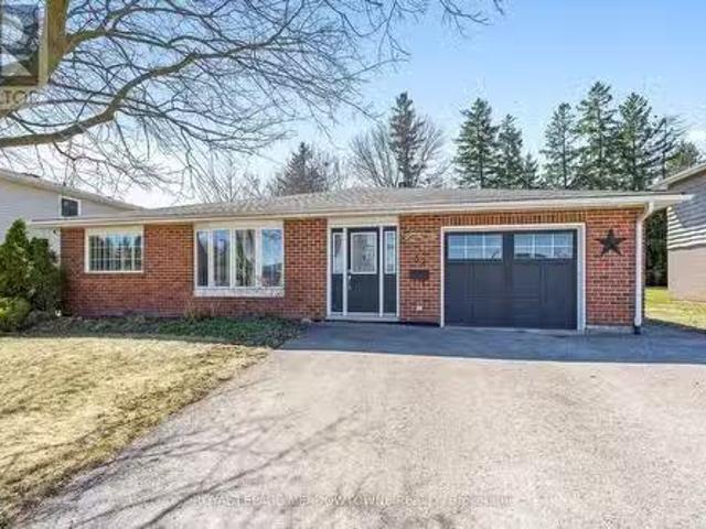 32 Joycelyn Crescent, Halton Hills, ON, L7G 2S4 house for sa.