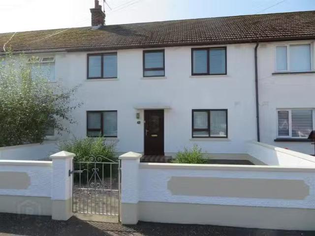 32 Larkfield Square
