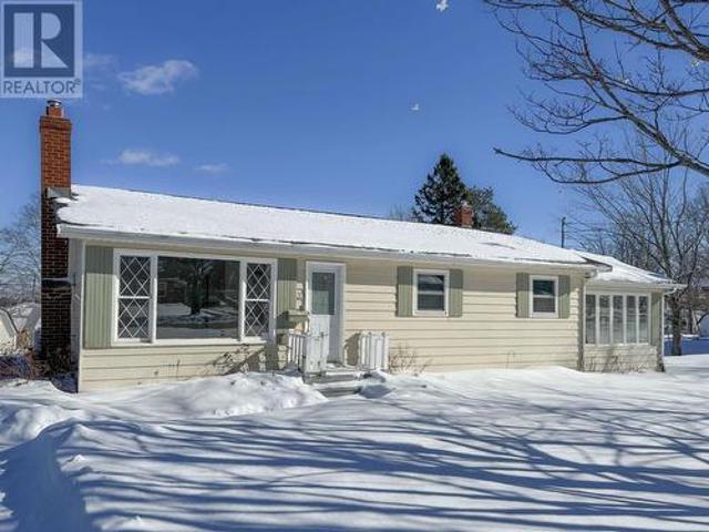 32 Lilac Avenue, Charlottetown, PE, C1A 6L4 house for sale | Listing ID 202502 | Royal LePage