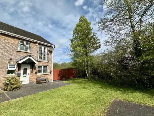 32 Lyngrove Hill