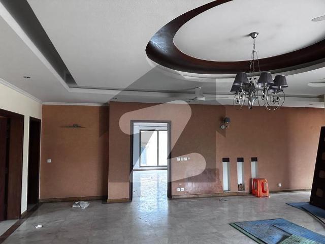 32 marla 7 bedroom house available for rent sarwar colony