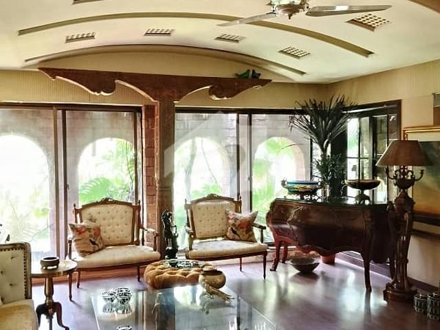 32 Marla Three Side Open Beautiful Villas With Basement In Main Cantt