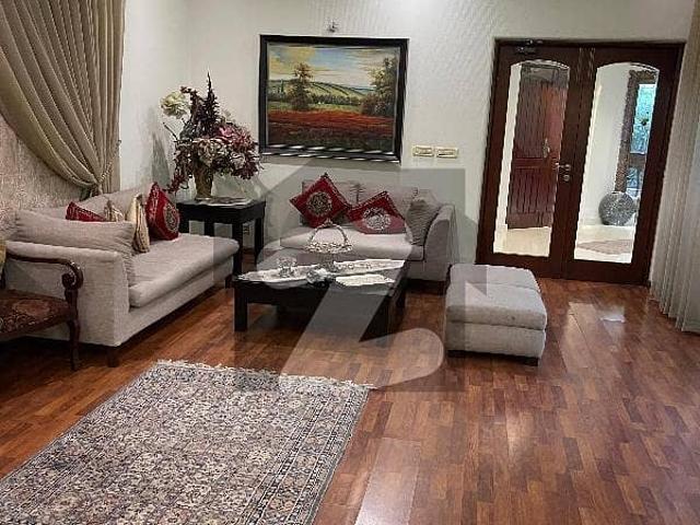 32 Marla Executive House Available For Sale