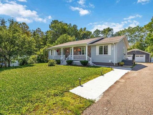 32 Pinecrest Boulevard, Bridgewater, NS, B4V 3R4 house for sale | Listing ID 202618 | Royal LePage