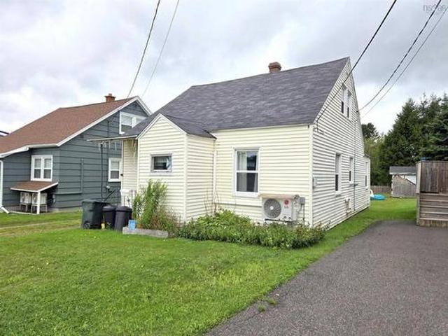 32 Poplar Street, Amherst, NS, B4H 1L7 house for sale | Listing ID 202621 | Royal LePage