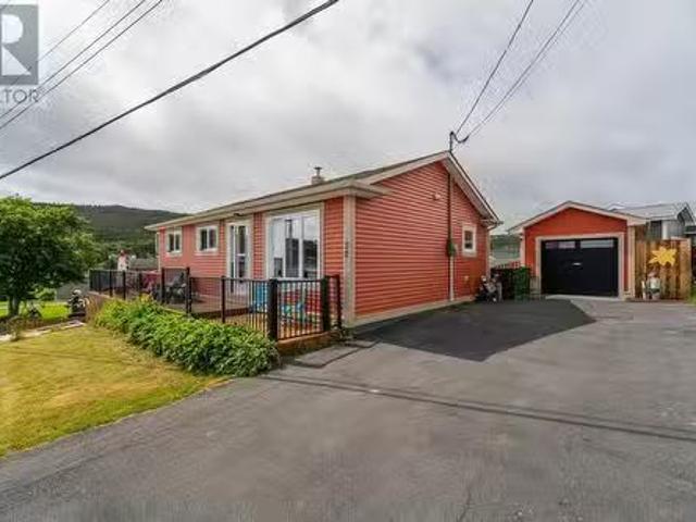 32 Southside Lower Road, Carbonear, NL, A1Y 1A3 house for sa.
